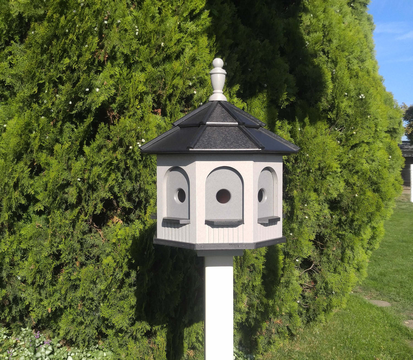 gray and black poly birdhouse