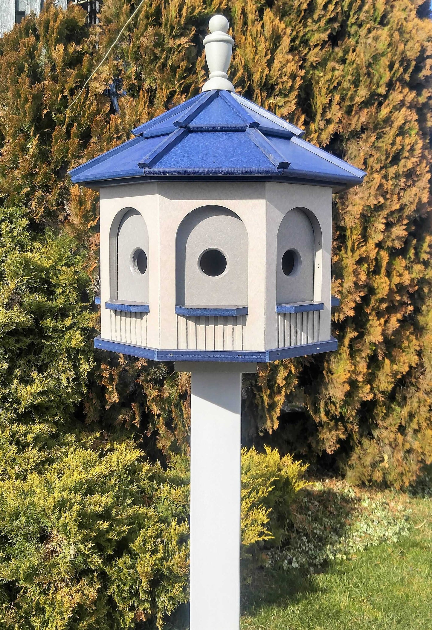 gray and blue poly birdhouse