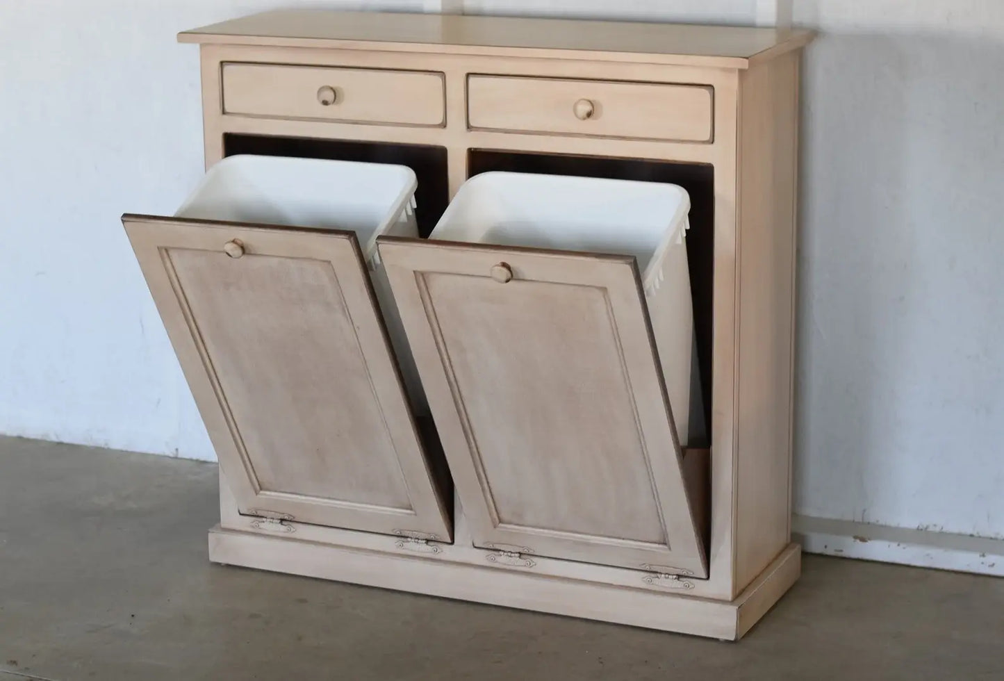 xl double trash bin with shaker door