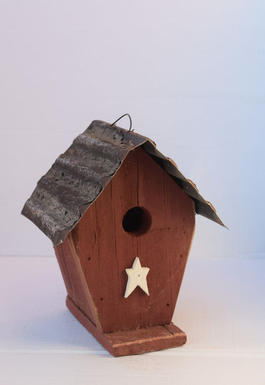 red crib wren birdhouse