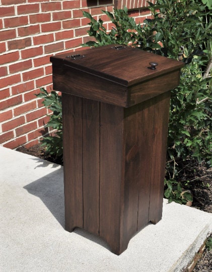 Kona upright trash bin